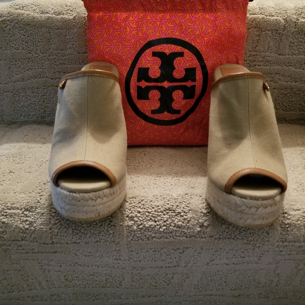 BRAND NEW TORY BURCH CANVAS WEDGE SANDALS SIZE 7
